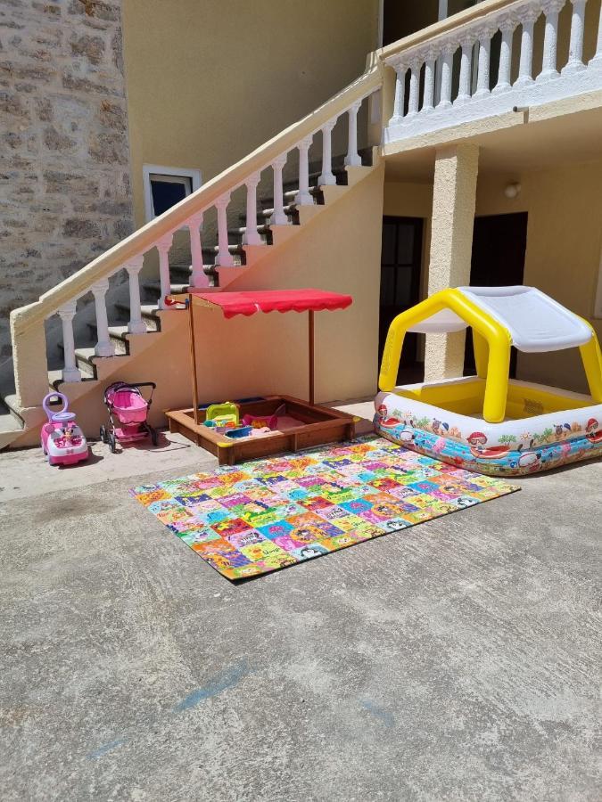 Apartmani Barbarosa Sveti Filip i Jakov Exterior foto